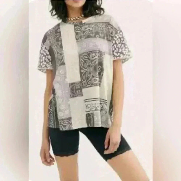 Free People Tops - We The Free Boho Clarity Paisley Charcoal& Beige  Short Sleeve Shirt size Medium